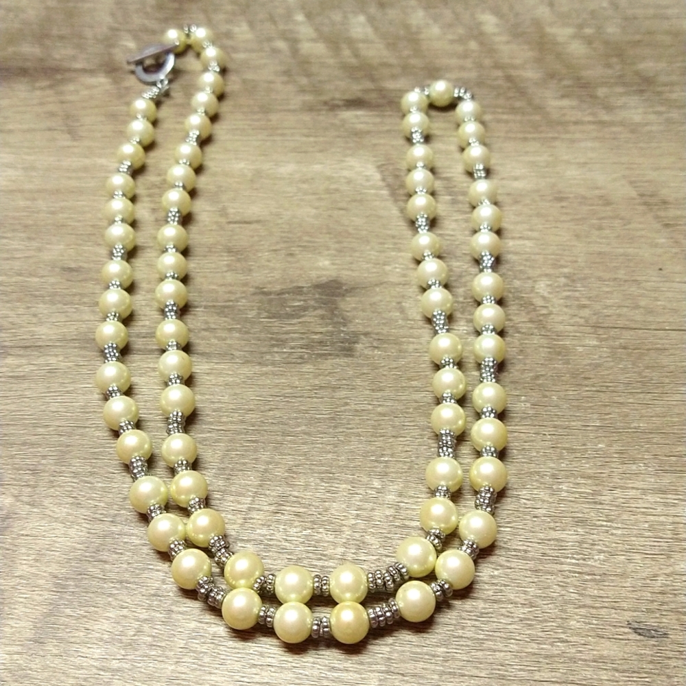 CHAPS Pearl and Silvertone Beads. Circle and Bar Closure